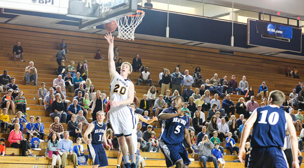 Senior forward Alex Foster reaches for a layup. Foster and the Eagles improved their overall record to 13-3 after they beat Case Western University (Ohio) and Carnegie Mellon University (Pa.) this past weekend. | Photo Courtesy of Emory Athletics.