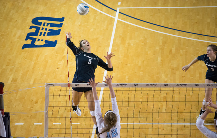 Volleyball Falls to Top-Ranked Teams, Comes out of Tournament 1-2
