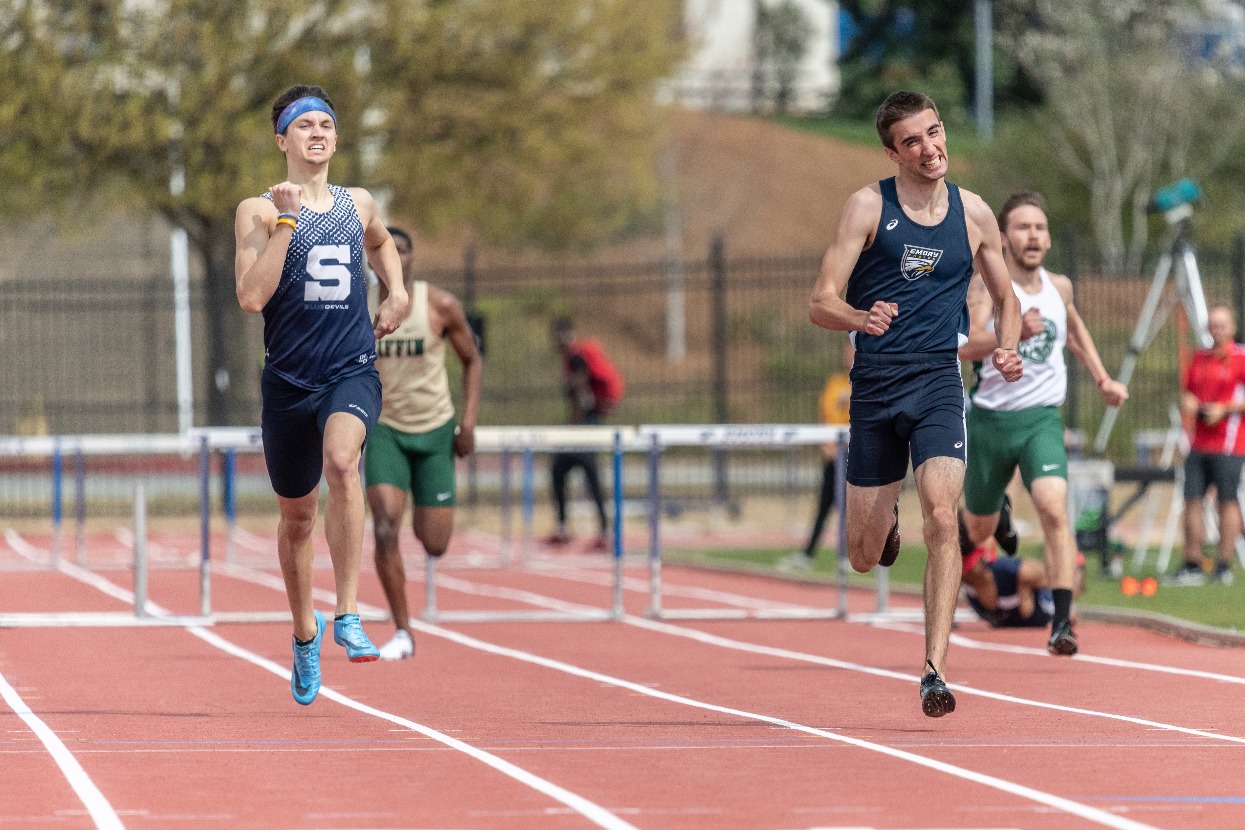 Track & Field Stays Hot, Finish Top 5 in Classic