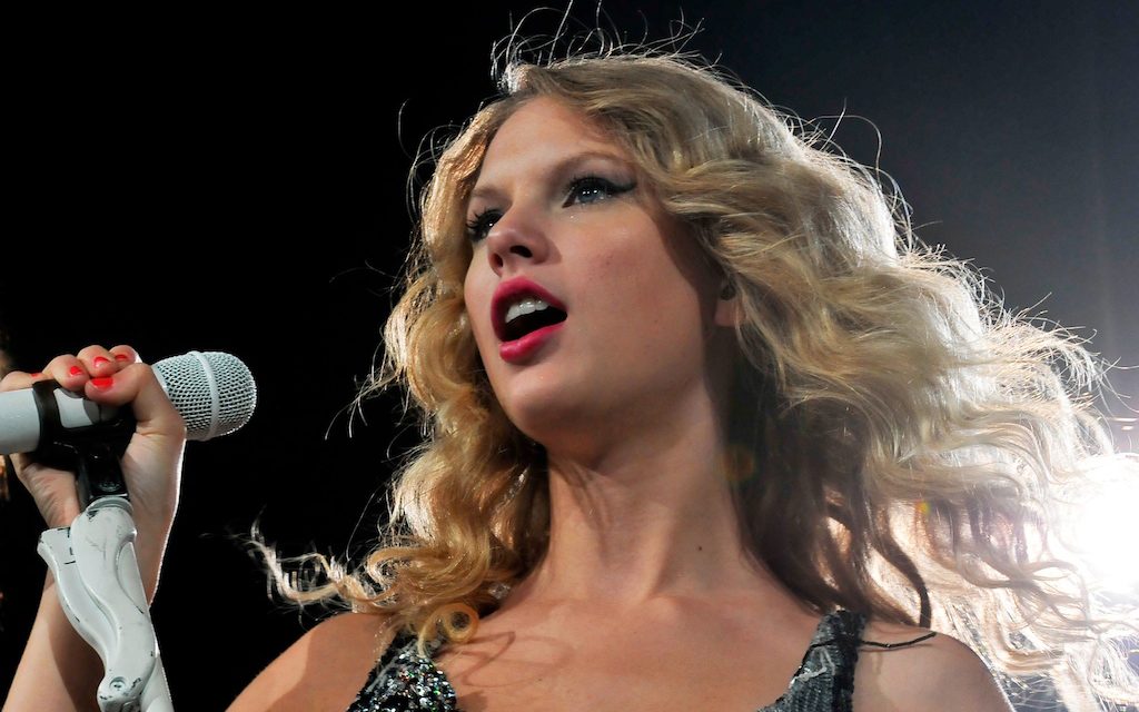 Taylor Swift’s New Rerecording Encourages Fans To Be More Fearless