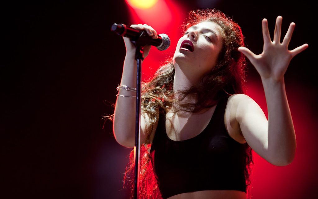 Lorde’s ‘Solar Power’ fights a grim future with earnest, bright pop music