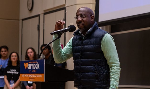 Warnock encourages students to vote in upcoming runoff in Emory speech