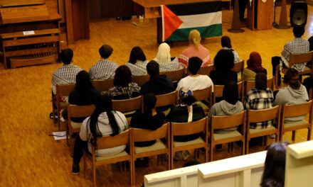 Student group hosts vigil, honors Palestinians killed in recent attacks